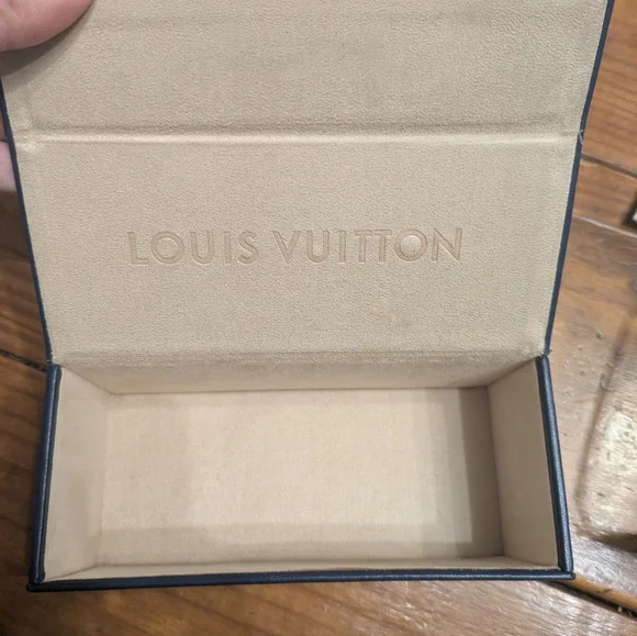 Louis Vuitton Gold Aviator Sunglasses - Picture 9 of 9